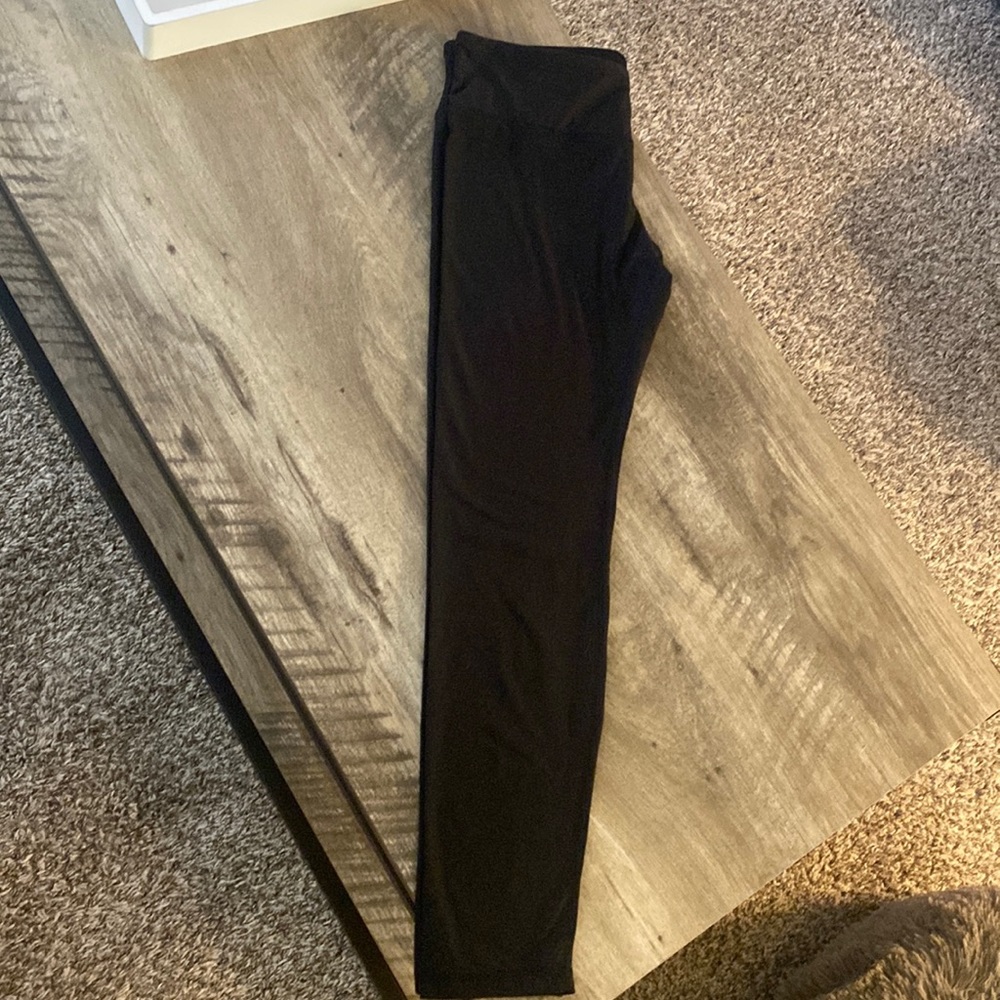 Black leggings, size large.